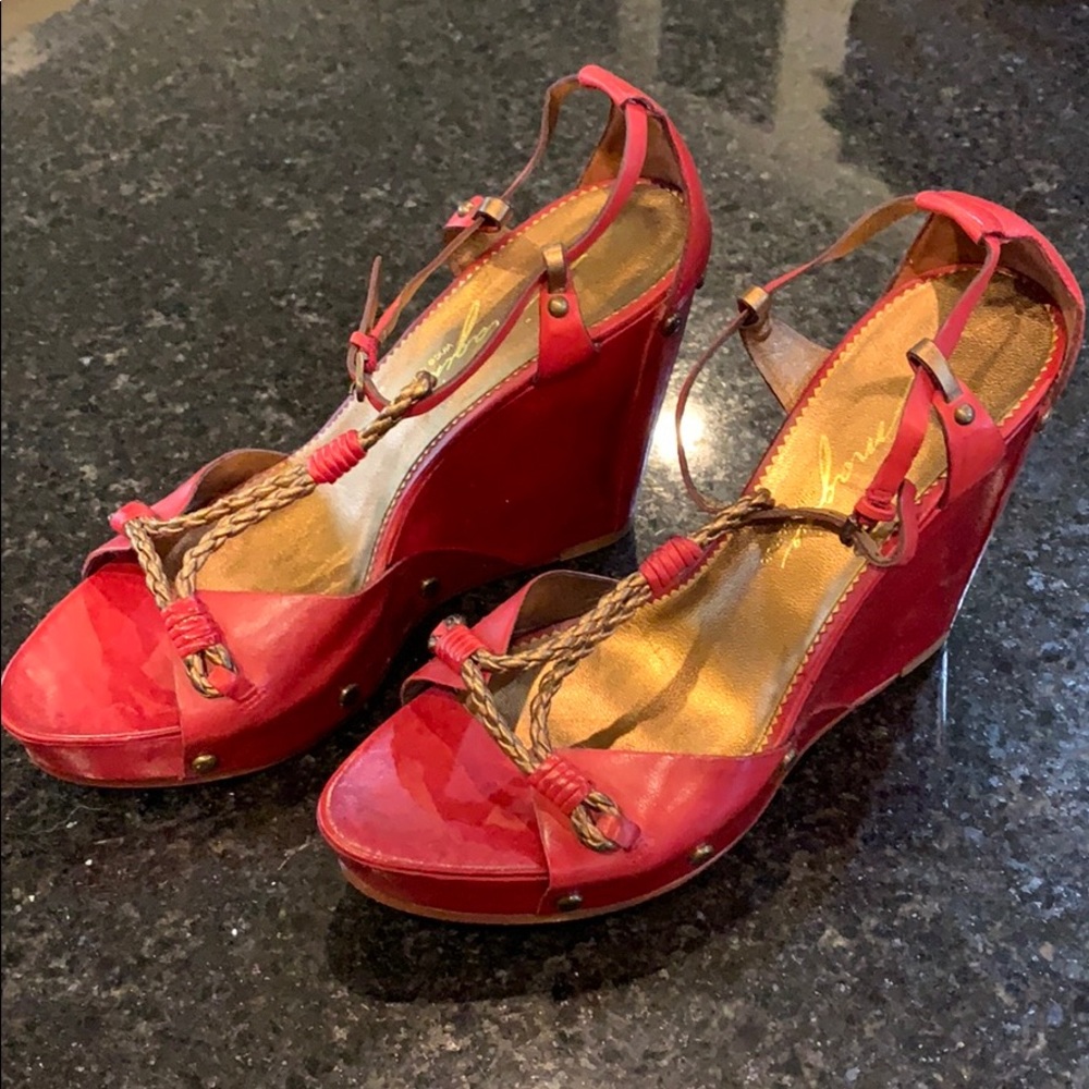 Women’s wedge